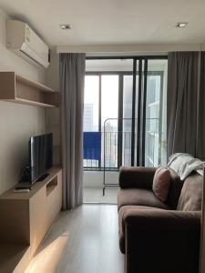 For RentCondoWongwianyai, Charoennakor : Ideo Mobi Sathorn 1 bedroom, high floor, 0 meters from BTS Krung Thonburi, only 14999