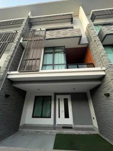 For RentTownhouseKaset Nawamin,Ladplakao : 3-storey townhouse, beautifully decorated, for rent in Nawamin-Bueng Kum area, near Navavej International Hospital, only 1.7 km.