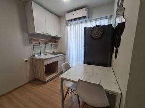 For RentCondoChaengwatana, Muangthong : Urgent! There is a room for rent that has been released. Very nice to live in. Fully furnished + electrical appliances at Plum Condo Mix Chaengwattana. Ready to move in immediately.