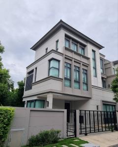 For RentHousePattanakan, Srinakarin : Luxury 3-storey house, corner room, beautifully decorated, for rent, Srinakarin-Prawet, near Suan Luang Rama 9, only 1.7 km.