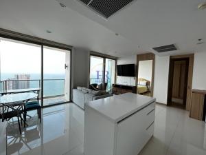 For SaleCondoPattaya, Bangsaen, Chonburi : 2 Bedroom 2 Bathroom sea view at Riviera Wongamat