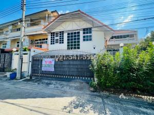 For SaleHouseSapankwai,Jatujak : For sale: 2 single houses next to each other, corner house facing the road on 3 sides, Soi Vibhavadi Rangsit 42, Intersection 18-6, convenient location for transportation