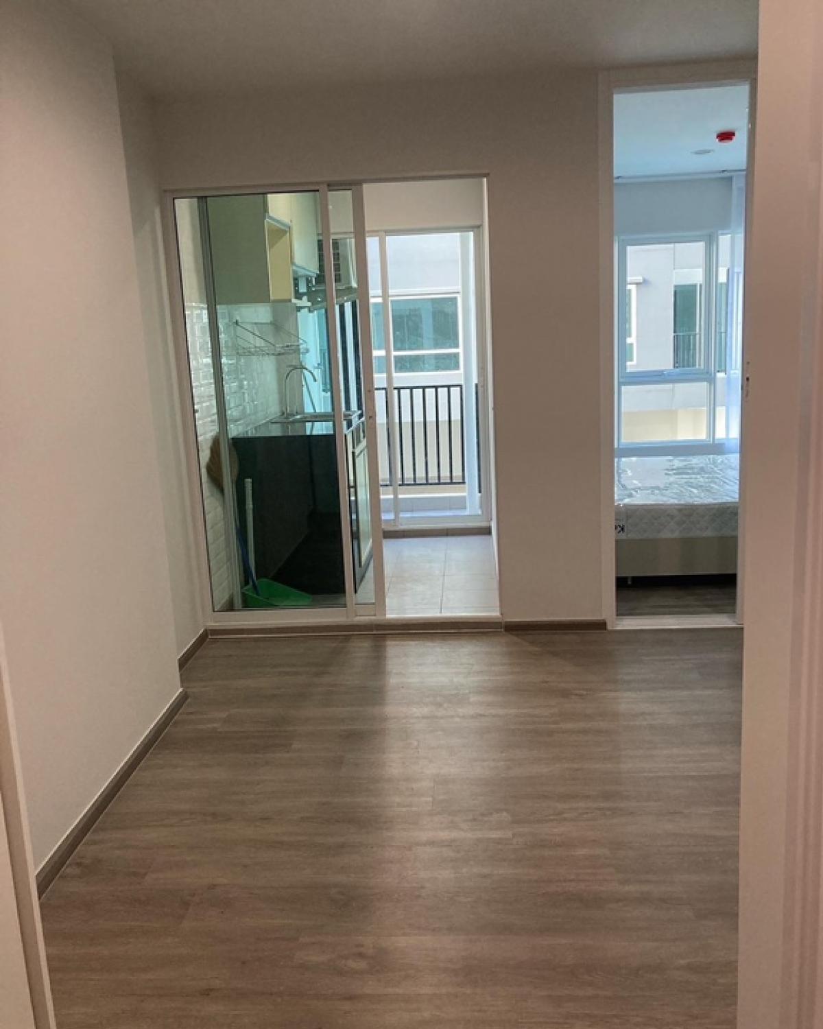 For RentCondoThaphra, Talat Phlu, Wutthakat : Condo for rent, Rye Talat Phlu, Building B, 4th floor, pool view, room size 30 sq m., ready to move in after 1 Oct. 2024