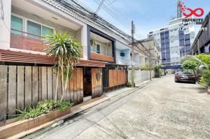 For SaleTownhouseRatchadapisek, Huaikwang, Suttisan : Townhouse for sale, 2 floors, area 21 square wah, Ratchadaphisek Road, Soi Sri Suk, near MRT Sutthisan Station