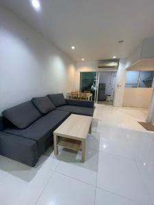 For RentTownhousePattanakan, Srinakarin : M 502 Patio Pattanakatn 38