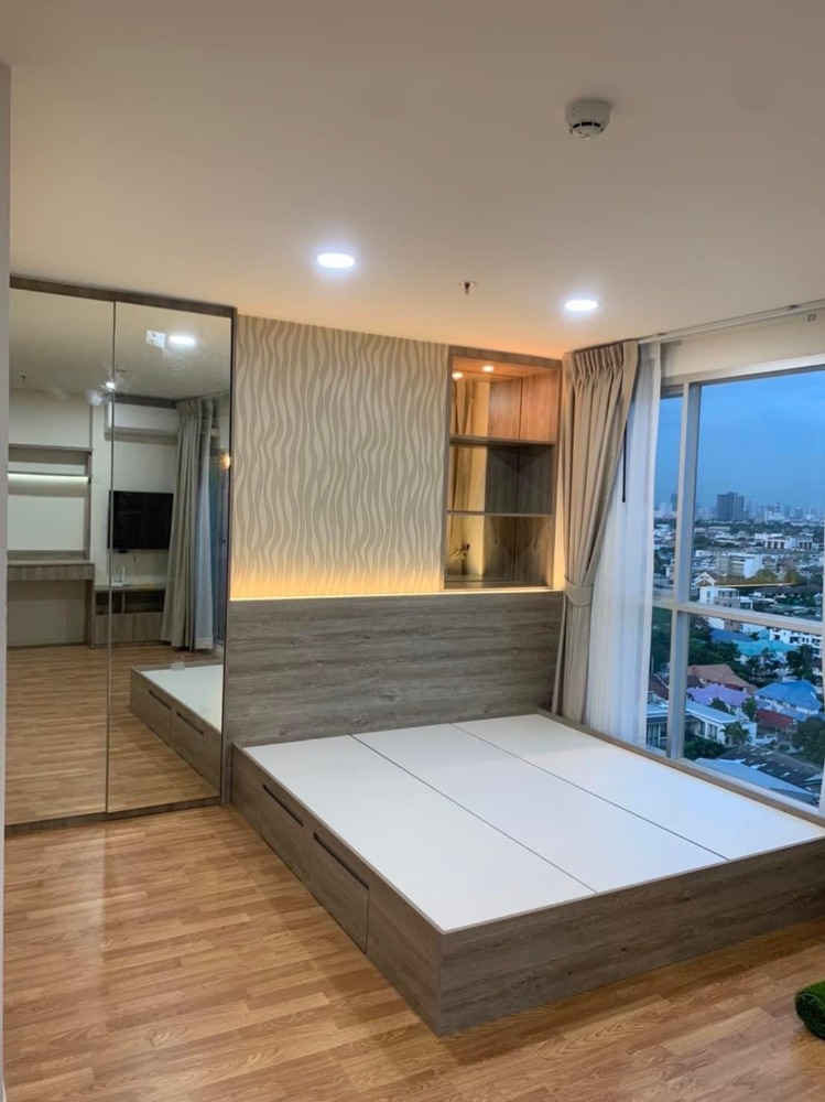 For SaleCondoPinklao, Charansanitwong : For sale: Lumpini Park Borommaratchachonnani Sirindhorn 1 room 23.5 sq m. Free built-in furniture, curtains, air conditioner, TV, refrigerator, microwave, water heater, electric stove, near Central Pinklao