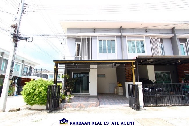 For SaleTownhousePathum Thani,Rangsit, Thammasat : For sale: Pruksa Ville 111 Rangsit - Workpoint, corner house (special price lower than cost) 24.5 sq m., 4 bedrooms, extended kitchen, ready to move in, lots of freebies