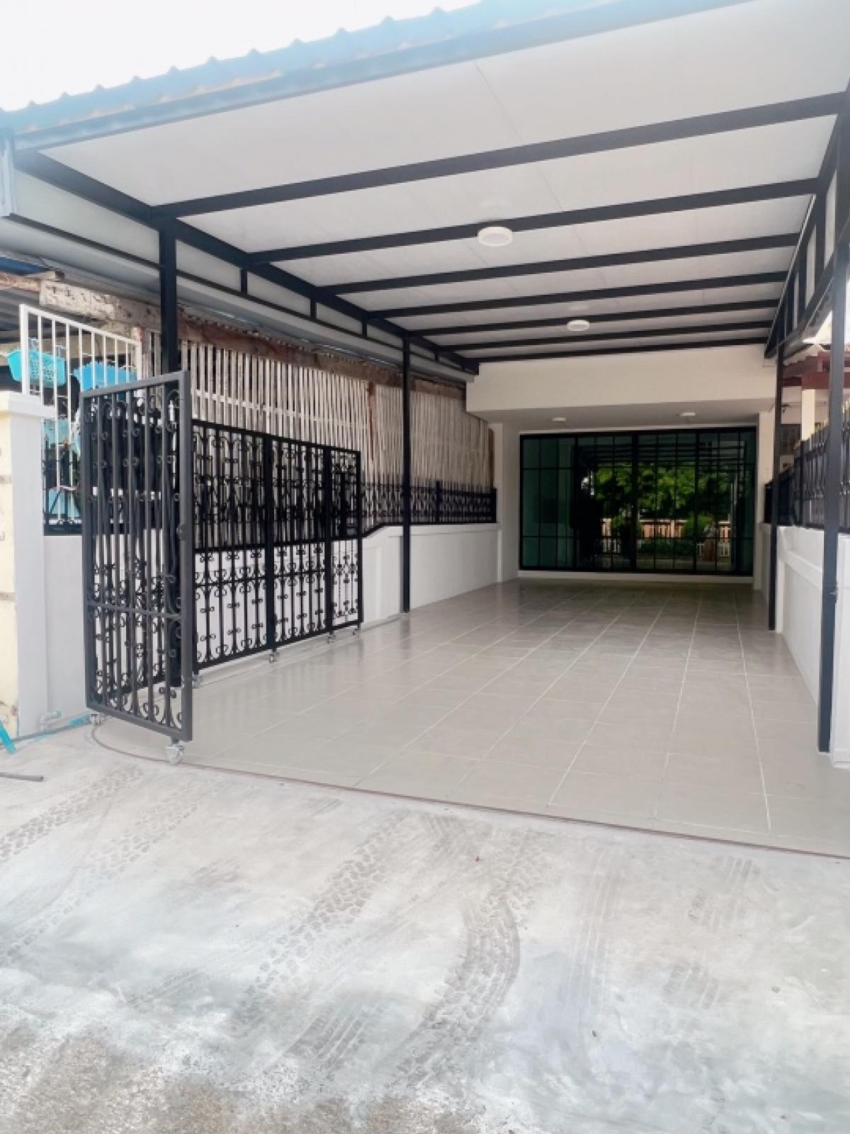 For SaleTownhouseHuahin, Prachuap Khiri Khan, Pran Buri : For sale: 2-storey townhouse near Wang Klai Kangwon, in the heart of Hua Hin city, located in Soi Hua Hin 31, opposite Boonthavorn.