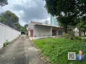 For SaleHouseSathorn, Narathiwat : Land for Sale: 1 Rai with 2 Detached Houses in Narathiwas Soi 24, near Wat Phothi Man