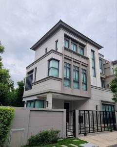 For RentHousePattanakan, Srinakarin : HR1795, 3-storey twin house for rent, The Sonne project, Srinakarin-Bangna, near Suan Luang Rama 9, a nice house.