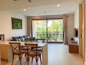 For SaleCondoHuahin, Prachuap Khiri Khan, Pran Buri : Quick Sale 1 Bedroom at Marrakesh Hua HinPrice : 4,500,000 Bahtliving Area: 54 Sqm.Property Details - Beachfront Condo- Prime location- 1 Bedroom 1 Bathroom - Fully Furnished Contact for more information Tel / Line / WhatsApp: +66 094-2944469