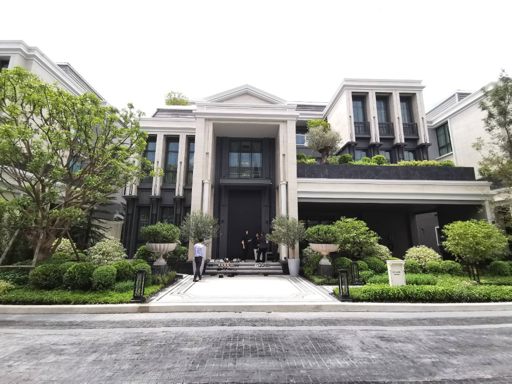 ขายบ้านพัฒนาการ ศรีนครินทร์ : Connoisseur Pattanakarn 32: 114 sqwah 756 sqm. 6bed 7bath 80,000,000 Am: 0656199198