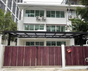 For RentTownhouseWitthayu, Chidlom, Langsuan, Ploenchit : HR1800 Townhouse for rent, 4 floors, renovated the whole house, Soi Suan Phlu, Sathorn, only 100 meters from the entrance of Soi Suan Phlu.