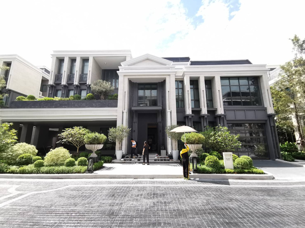 ขายบ้านพัฒนาการ ศรีนครินทร์ : Connoisseur Pattanakarn 32: 151.8 sqwah 952sqm. 6bed 7bath 110,000,000 Am: 0656199198