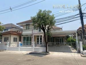 For RentHouseLadprao101, Happy Land, The Mall Bang Kapi : Single house for rent, Baan Fah Green Park, Lat Phrao 101, 4 bedrooms, 3 bathrooms, 2 floors, parking for 3 cars #Pets allowed #Company registration allowed, rental price 38,000 / month #Yellow Line