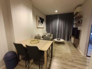 For RentCondoSamut Prakan,Samrong : Beautiful and luxurious room for rent, 2 bedrooms, 2 bathrooms, with bathtub, size 62 sq m, 21st floor, fully furnished.