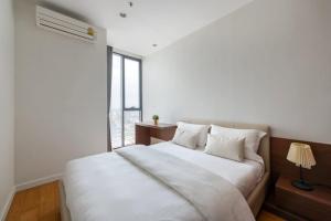 For RentCondoWongwianyai, Charoennakor : Condo BRIGHT WONGWAIN YAI/only 100 M. to the Skywalk entrance or 350 meters to BTS Wongwian Yai station, 2 bedrooms, 2 bathrooms