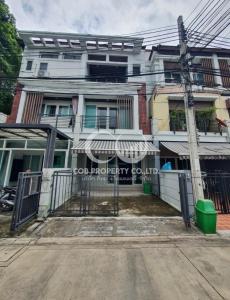 For RentTownhouseYothinpattana,CDC : For rent 🔥🔥Townhouse in a good location, near the Kaset-Nawamin expressway🔥🔥BaanKlangMuang​Urbanion Rama9​-Ladprao [COTH02897]