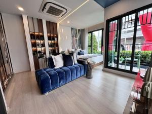 For SaleCondoOnnut, Udomsuk : Selling down payment at a great price! Aspire On Nut Station Condo, High-Rise, high floor, beautiful view, near BTS On Nut! Only 200 m.