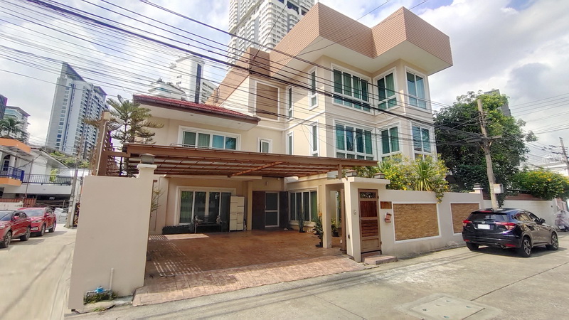 For SaleHouseSukhumvit, Asoke, Thonglor : 3-storey detached house, 5 bedrooms, land area 81 sq m. @Sukhumvit 26