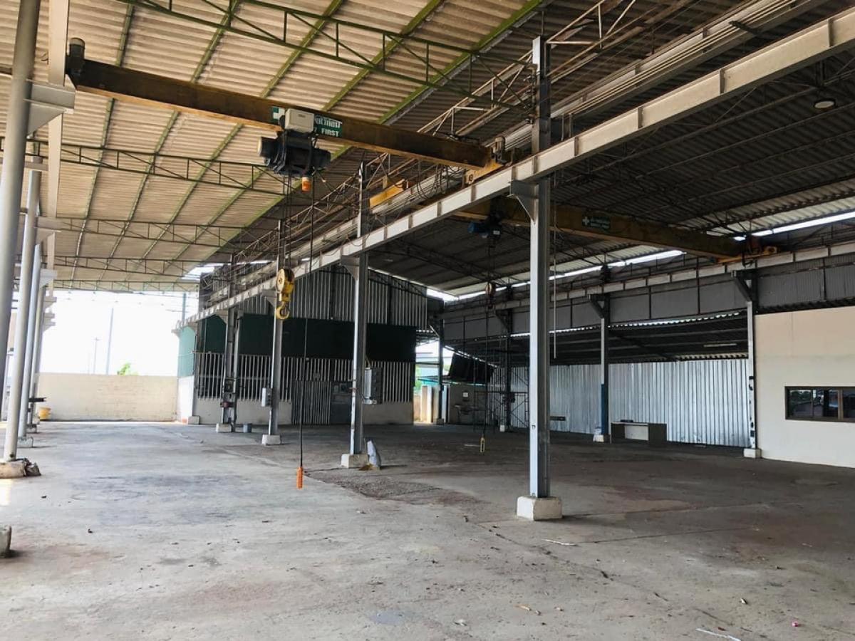 For RentFactoryRayong : For rent: Shop + office space, area 2,400 sq m. (1 rai 2 ngan), 3-phase factory power, 100 amps, 2 electric cranes, weight 2.8 tons, Sukhumvit Road, Rayong