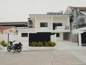 For SaleHousePattanakan, Srinakarin : 📣 Selling a 2-storey detached house✨ Phatthanakan Soi 12, the best price in this area, very good location, very convenient to travel into the city, 