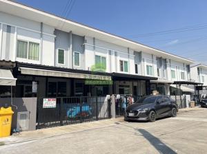 For SaleTownhousePhutthamonthon, Salaya : Urgent sale, 2-storey townhouse, area 21.60 sq m., Gusto Village Petchkasem-Taweewattana (Gusto Petchkasem-Taweewattana), good location, newly renovated, ready to move in