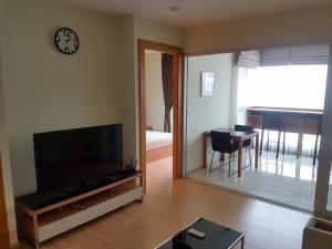 For RentCondoRatchadapisek, Huaikwang, Suttisan : Rhythm Huai Khwang only 23,000, beautiful room, high floor, good view, next to MRT Huai Khwang. You can make an appointment to see the room at 064-6696546 (you can add this number on Line)