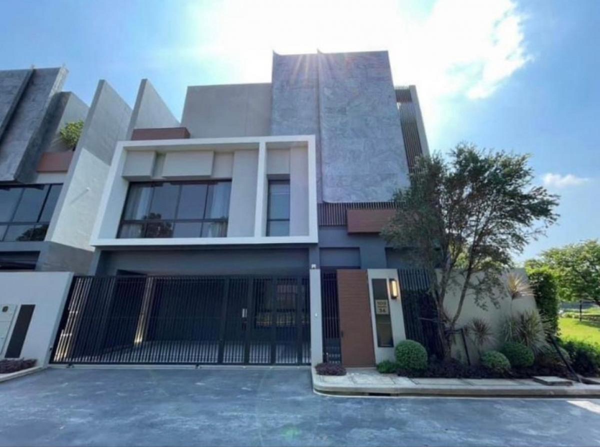 For RentHousePattanakan, Srinakarin : For rent Bugaan krungthep kreetha 3-storey detached house, modern luxury, with elevator, swimming pool view, ready to move in