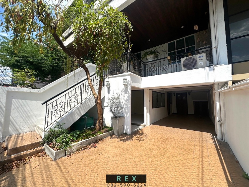 For RentTownhouseSukhumvit, Asoke, Thonglor : For rent Townhome/Homeoffice Thonglor Ekkamai 21 Soi Chaemchan - 2 floors, size 39 sq m. Sukhumvit 55 Sukhumvit 63