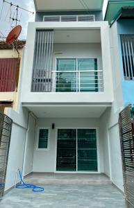 For SaleTownhouseLadprao, Central Ladprao : S-MUML101 Townhouse for sale near Union Mall, Lat Phrao 1, size 15 sq m, 2 floors, usable area 60 sq m, 3 bedrooms, 2 bathrooms, 5.2 million 063-759-1967