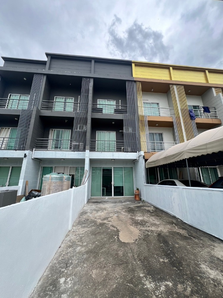 For RentTownhouseVipawadee, Don Mueang, Lak Si : Townhouse can be used as an office, 4 bedrooms, 3 bathrooms, near Dhurakij Pundit University, air conditioning in every area, Soi Chin Khet