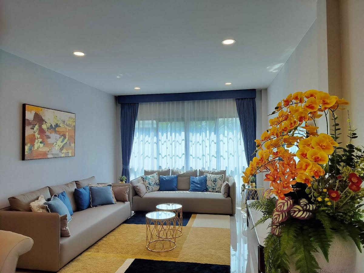 For RentHouseBangna, Bearing, Lasalle : #petfriendlyhomeforrentbangna #dogwelcomed #Thecitybangna Singles house for rent with 5 bedrooms near Mega Bangna just 5 min drive.