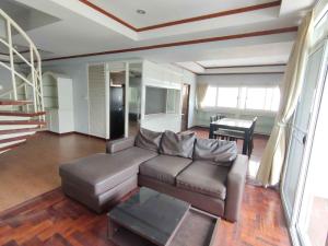 For RentCondoKhlongtoei, Kluaynamthai : LTH10837–Siam Penthouse 1 FOR RENT 3 beds 3 baths size 160 Sq.m. Near BTS Nana Station ONLY 40k/month