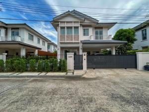 For SaleHouseSamut Prakan,Samrong : AHT402 Single house for sale, renovated, whole house has private swimming pool, Nantawan Village, Srinakarin, on Srinakarin main road, next to expressway and near Sri Thepha BTS station.