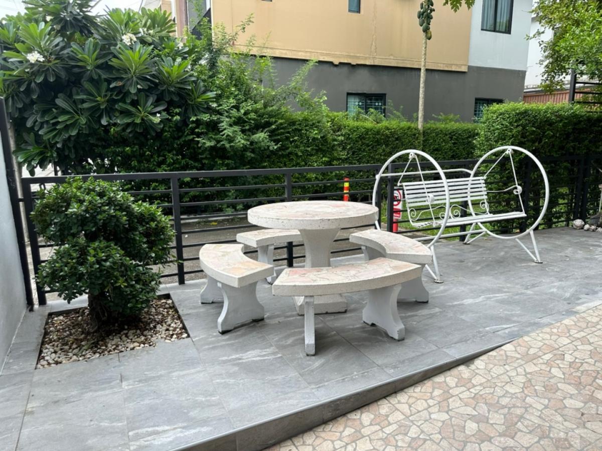 For RentTownhousePattanakan, Srinakarin : Owner post Townhouse for rent, 2 floors, THE CONNECT 27, Suan Luang-On Nut (corner house), Soi Chaloem Prakiat Rama 9 67