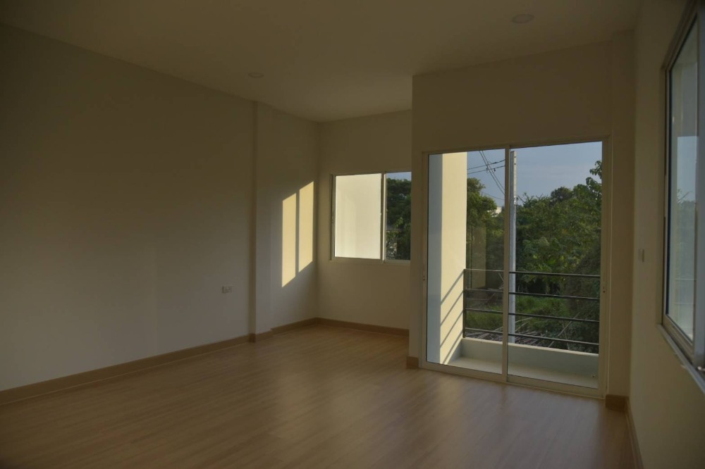 For RentTownhouseChiang Mai : Townhome Residences in San Phak Wan, Chiang Mai - Now Available for Sale or Lease