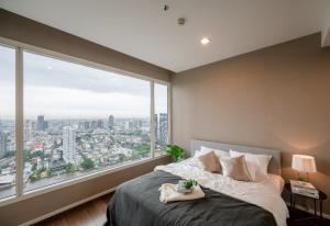 For SaleCondoSathorn, Narathiwat : [Urgent Sale🔥] Menam Residences **Near BTS Saphan Taksin, 2 bedrooms, high floor, Chao Phraya River view, in the heart of Charoen Krung, for women, ready to move in