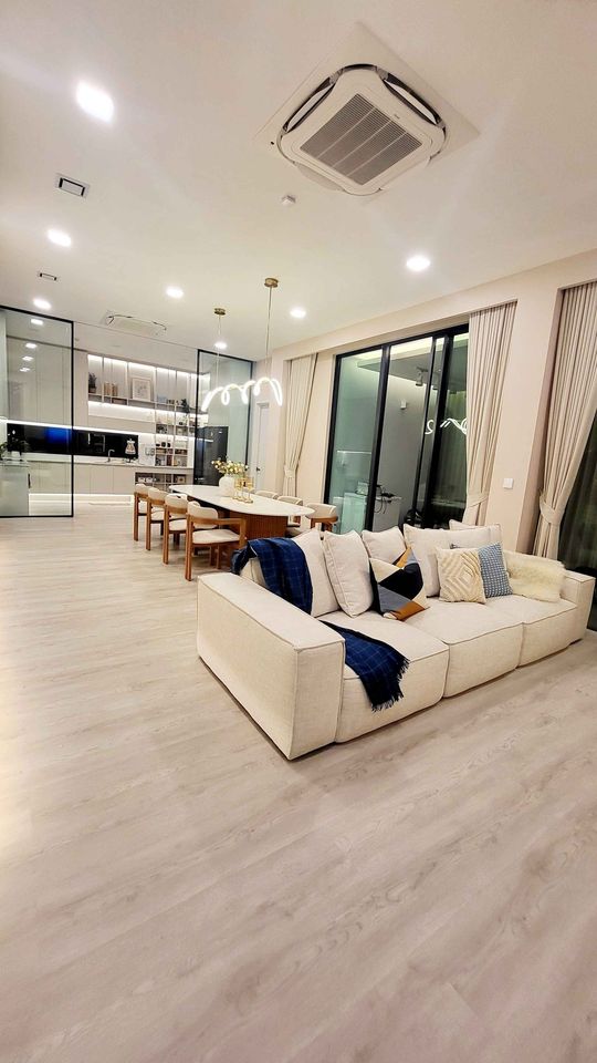 For RentHousePattanakan, Srinakarin : 🔴450,000฿🔴 𝐕𝐈𝐕𝐄 𝐊𝐫𝐮𝐧𝐠𝐭𝐡𝐞𝐩 𝐊𝐫𝐞𝐞𝐭𝐡𝐚 ┃ Single house, Vive, Krungthep Kreetha 🏠 Beautiful and luxurious house, good location, near the shopping mall. Happy to serve 🙏 If interested, please contact 𝙇𝙄𝙉𝙀 (very fast response): 📱 Property code 678-3104 📱: Line ID