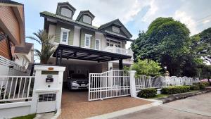 For RentHouseMin Buri, Romklao : Parkway Chalet 88 sqwa , 2-storey detached house for rent, Parkway Chalet, Ramkhamhaeng 190/1, Minburi, with a gardener to take care of the garden for free