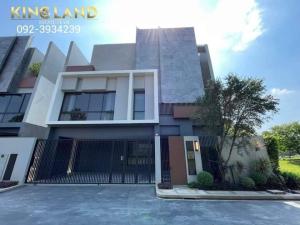 For RentHousePattanakan, Srinakarin : For rent Bugaankrungthepkreetha 3-storey detached house, luxurious and modern, with elevator, swimming pool view, ready to move in, 4 bedrooms, 5 bathrooms, price 320,000 baht/month #Pets allowed