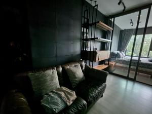 For SaleCondoWitthayu, Chidlom, Langsuan, Ploenchit : Urgent sale with tenants, Life One Wireless condo, room 35.35 sq m., built-in throughout the room, Industrial loft style, wall covering + wallpaper throughout the room, quiet location, price does not include electrical appliances and loose furniture.