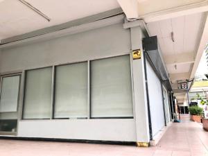 For RentRetailOnnut, Udomsuk : LM000535: For rent, corner room on the road, very good location for shops, showrooms, offices, Sukhumvit area, walking distance to BTS Udomsuk.