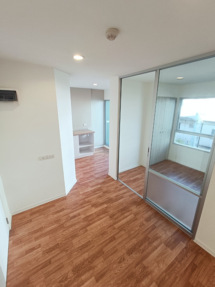 For SaleCondoSamut Prakan,Samrong : Condo for sale, Lumpini Mix Srinakarin, new room, never occupied, front building on the road