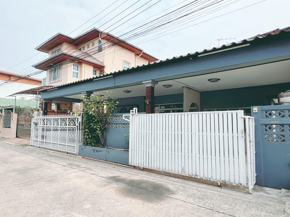 For RentHouseChokchai 4, Ladprao 71, Ladprao 48, : Renovated single house for rent, 54 sq m, Soi Chokchai 4, pets allowed, near Lat Phrao District Office, MRT Yellow Line Chokchai 4 Station