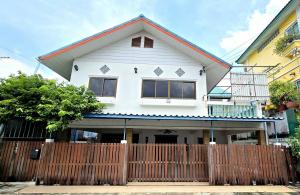 For RentHouseKaset Nawamin,Ladplakao : 2-storey detached house for rent, Sena Niwet Village, Kaset-Nawamin (Prasertmanuk 18)