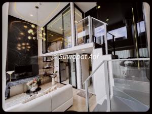 For SaleCondoRatchadapisek, Huaikwang, Suttisan : (Owner selling) New condo, luxury, Decorated, ready to move in 🔥SOHO Bangkok Ratchada🔥Duo Space 44 sq.m. , 1 bedroom 1 bathroom // Near MRT Huai Khwang 200 meters, interested contact LINE 0969839653