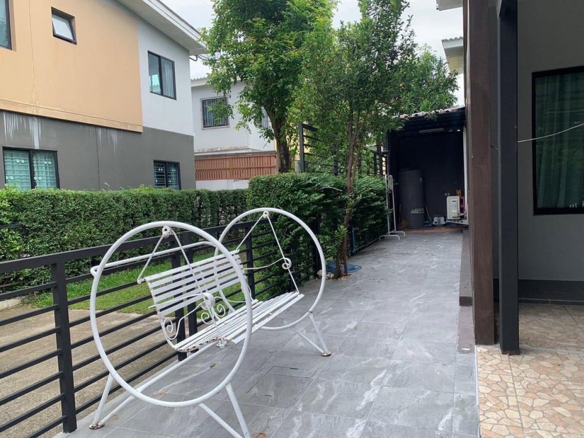 For RentTownhousePattanakan, Srinakarin : THE CONNECT 27 Suan Luang-On Nut (corner house), fully furnished, ready to move in at the end of September.