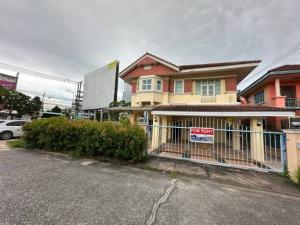 For RentHouseSriracha Laem Chabang Ban Bueng : 2-storey detached house, Manirin Village, Rai Kluai, Sriracha, 3-bedroom house for rent, on the main road