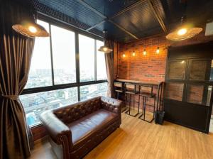 For RentCondoBang Sue, Wong Sawang, Tao Pun : 👑 The Tree Interchange 👑 Room size 30.5 sq m., 24th floor, decorated in loft style, complete with furniture and appliances.